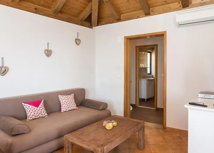 Apartamento With 1 And Terrace Mlini