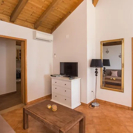 Villa Mirjana - One Bedroom Apartment With Terrace And Sea View Naran A アパート *