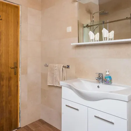 Mirjana - One Bedroom With Terrace And Sea View Naran A Appartement