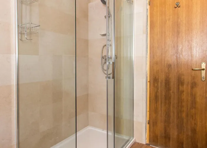 With 1 And Terrace * מליני