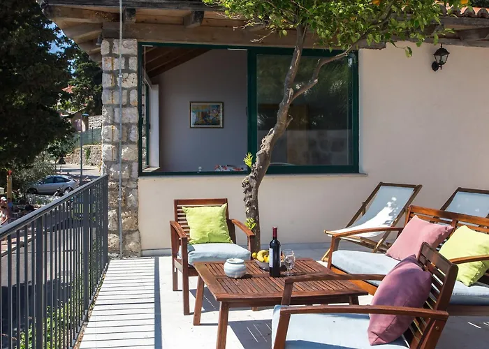 With 1 And Terrace דירה *